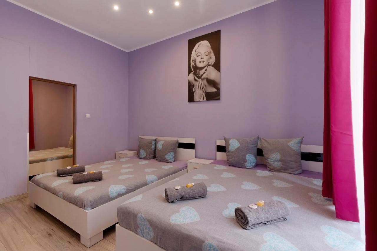 Queen Apartments Красков Екстериор снимка