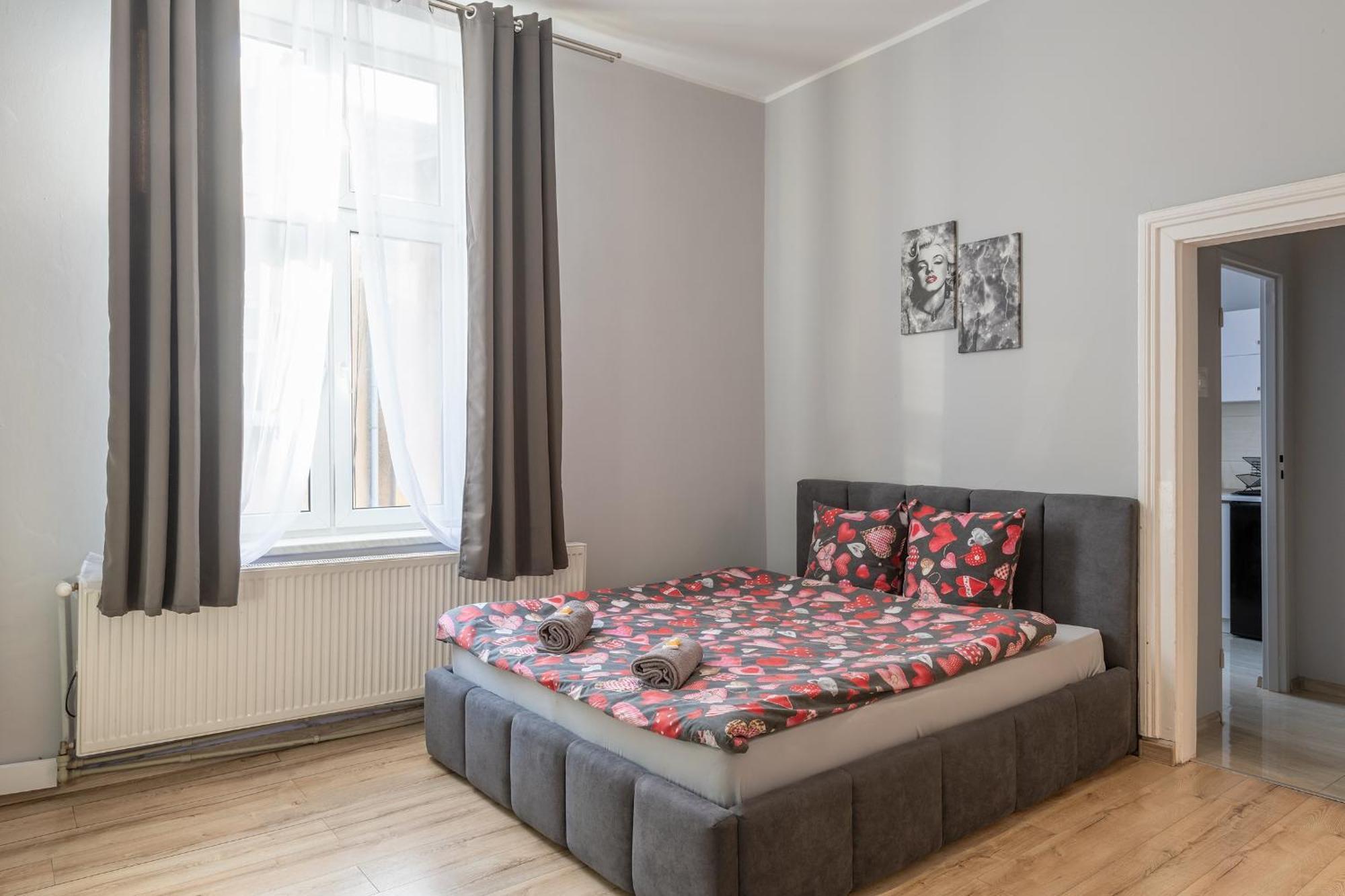 Queen Apartments Красков Екстериор снимка