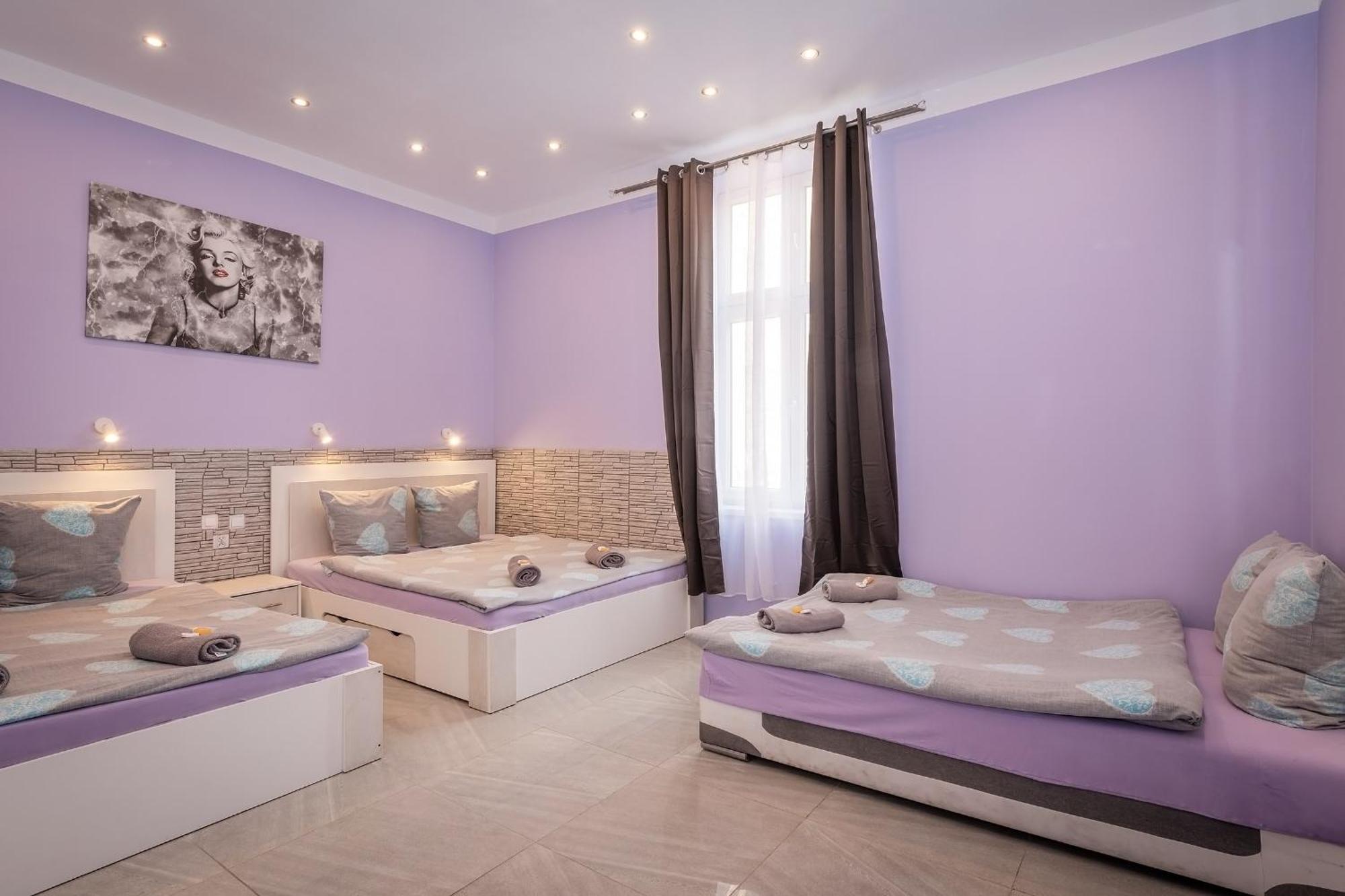 Queen Apartments Красков Екстериор снимка