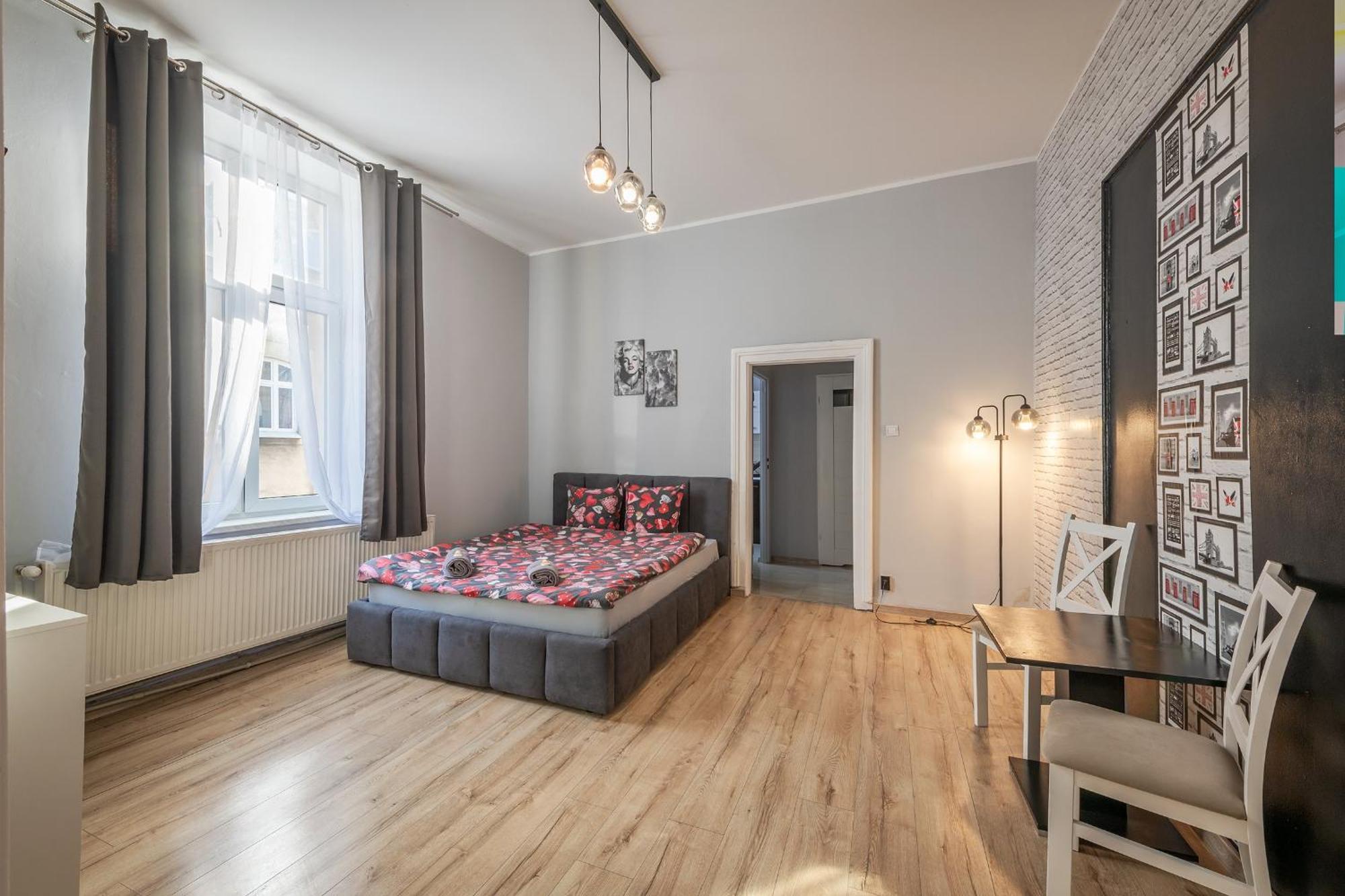 Queen Apartments Красков Екстериор снимка