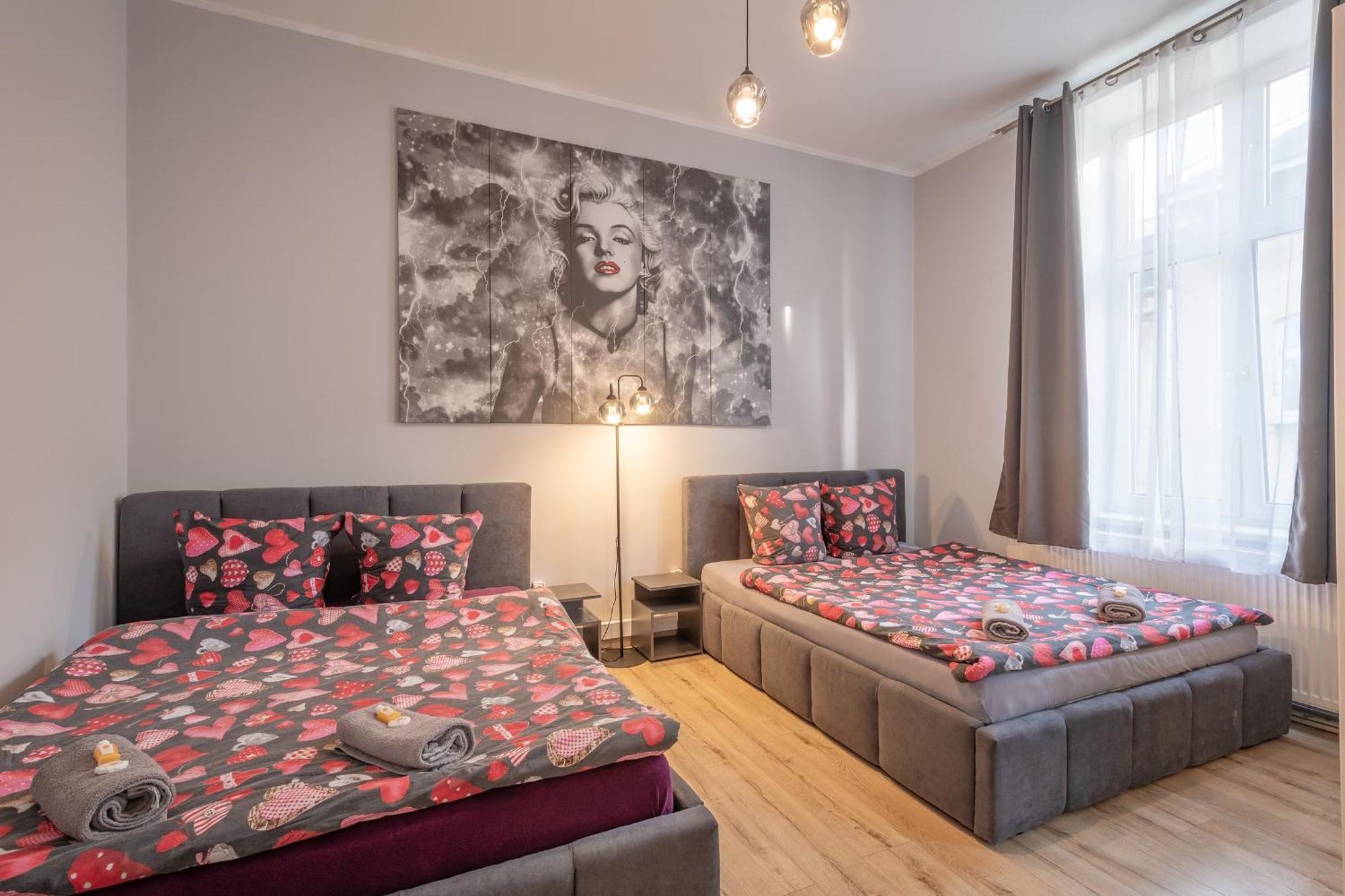 Queen Apartments Красков Екстериор снимка