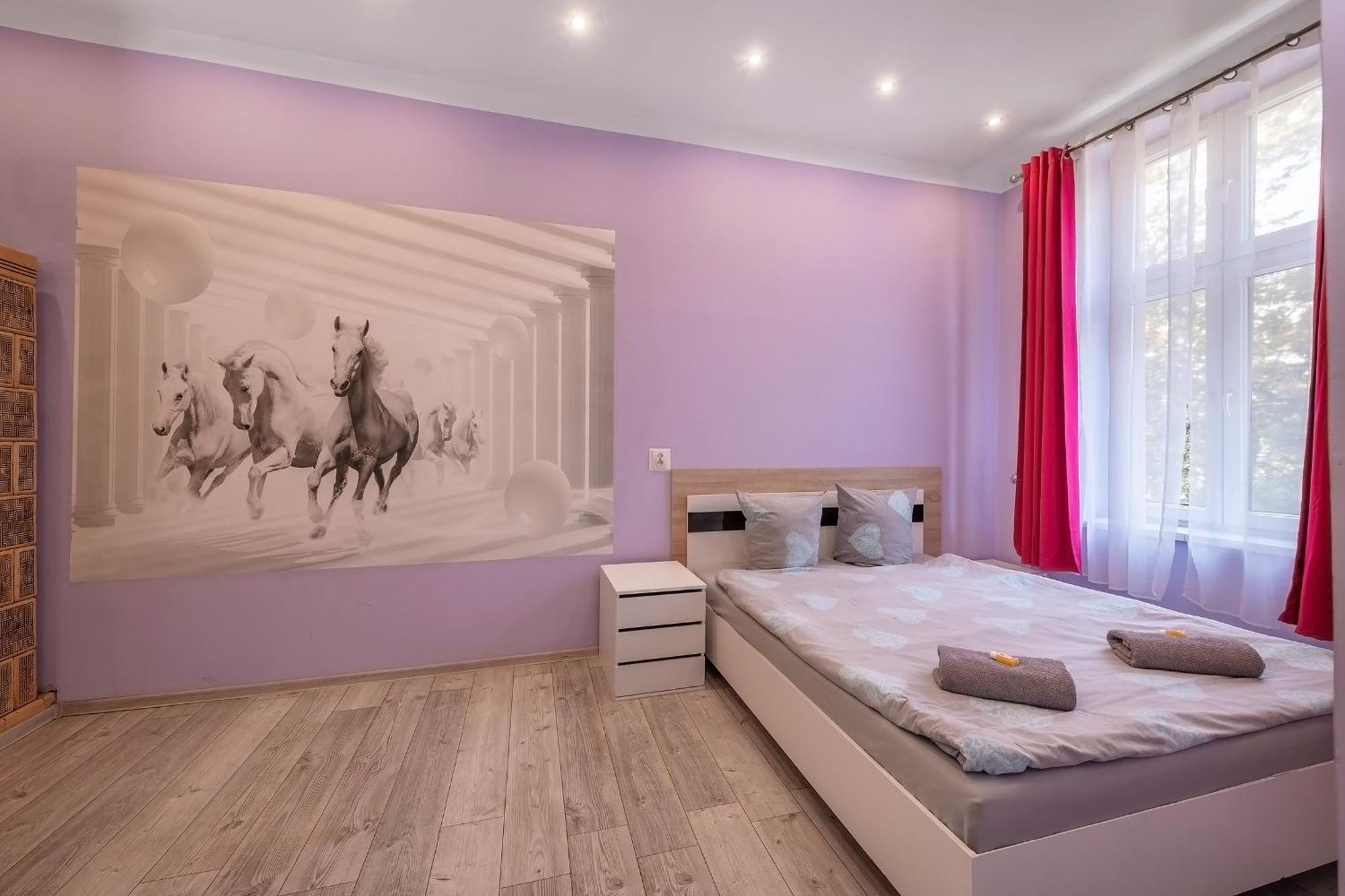 Queen Apartments Красков Екстериор снимка