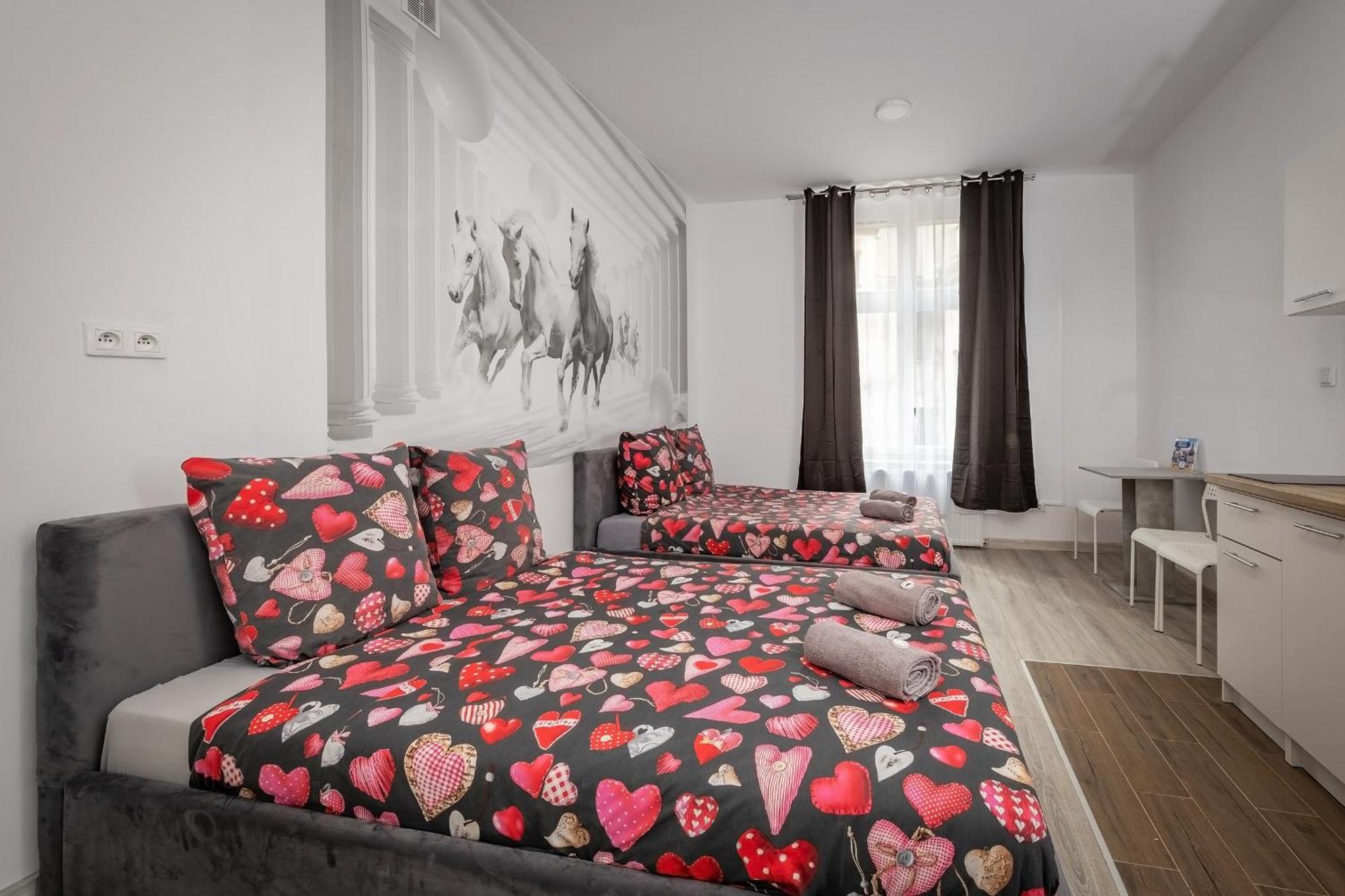 Queen Apartments Красков Екстериор снимка