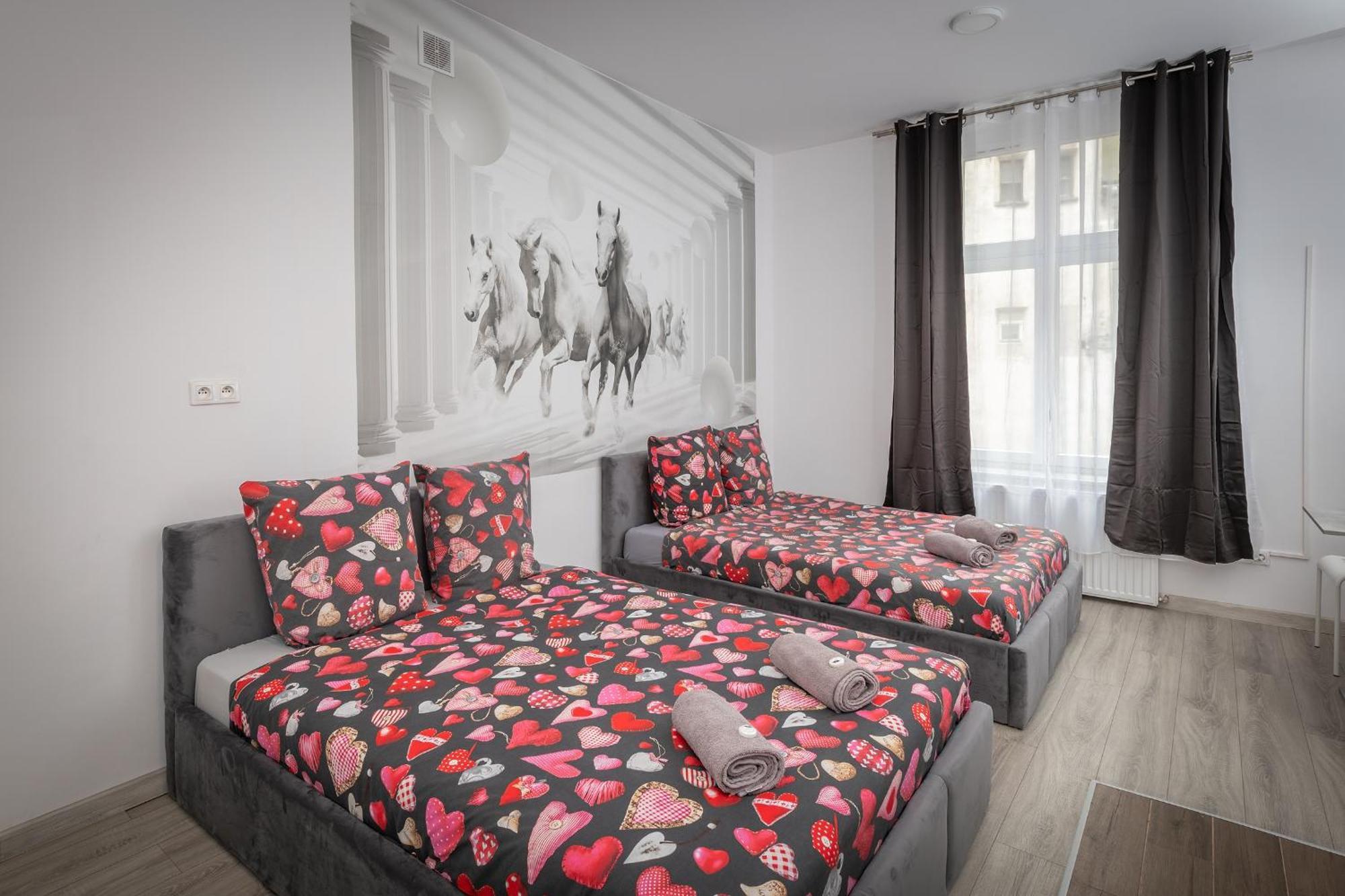 Queen Apartments Красков Екстериор снимка